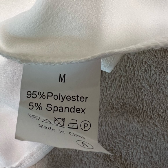 Beautiful blouse - Picture 2 of 3